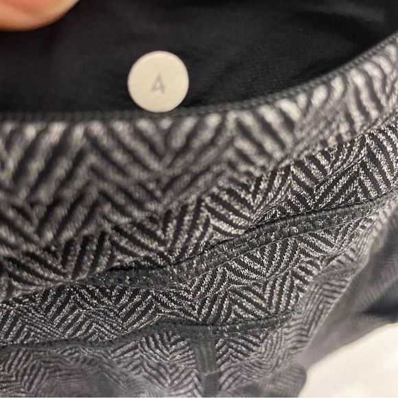 Lululemon Grey and Black Herringbone Leggings with Pockets - Picture 9 of 9